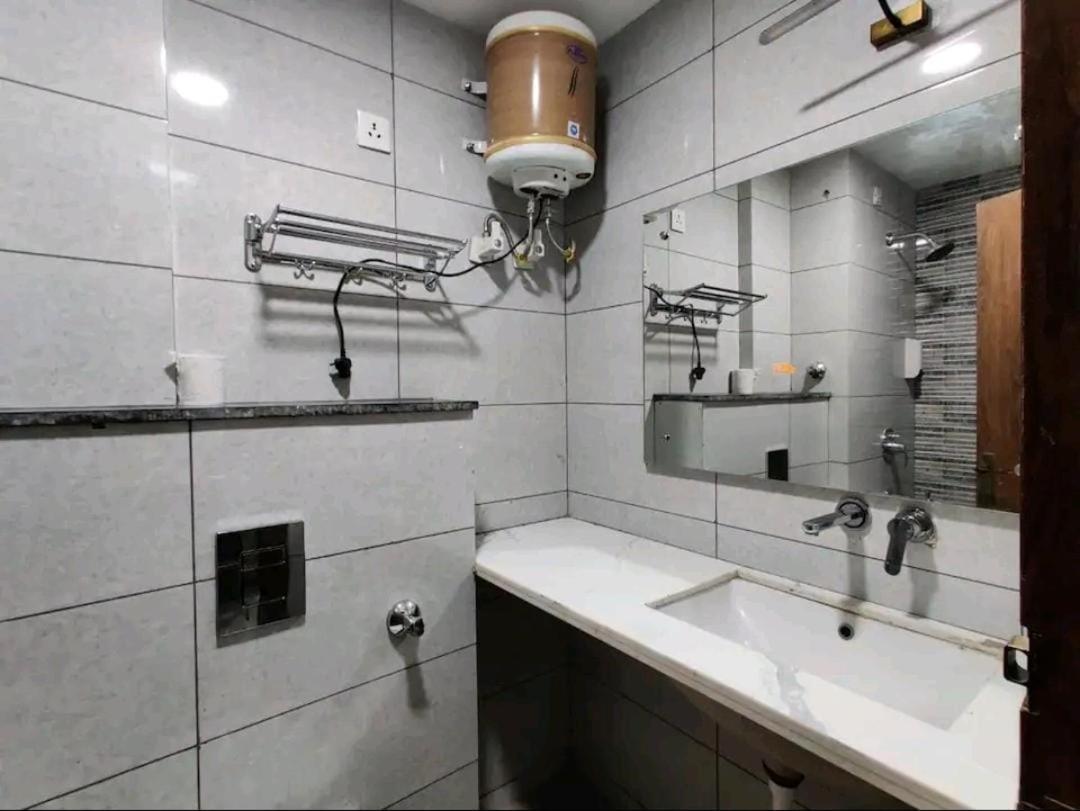 Hotel Bsh Group Нойда Экстерьер фото