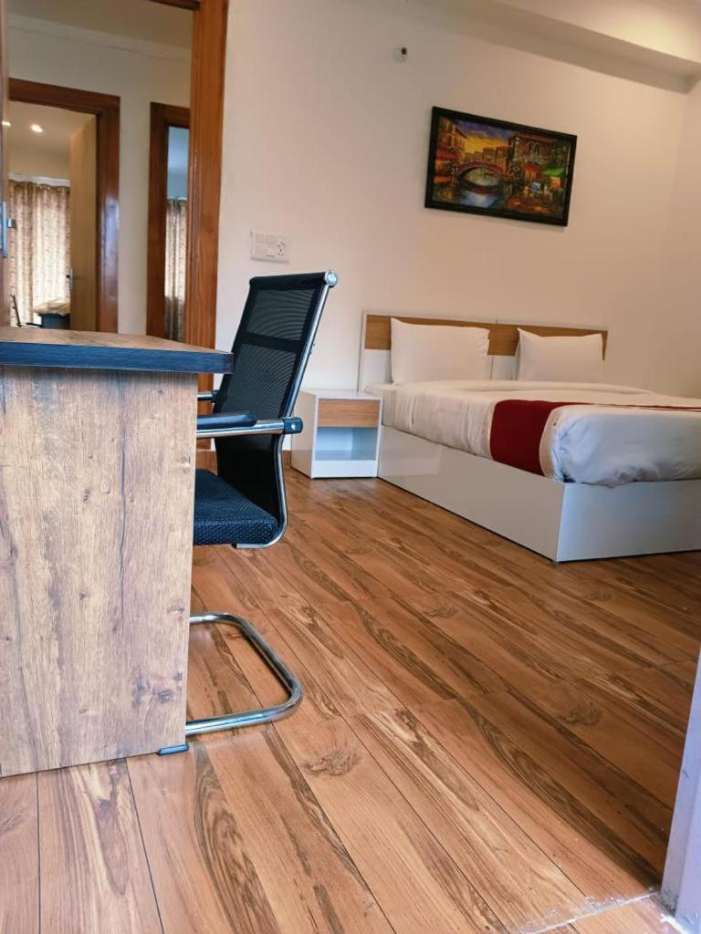 Hotel Bsh Group Нойда Экстерьер фото